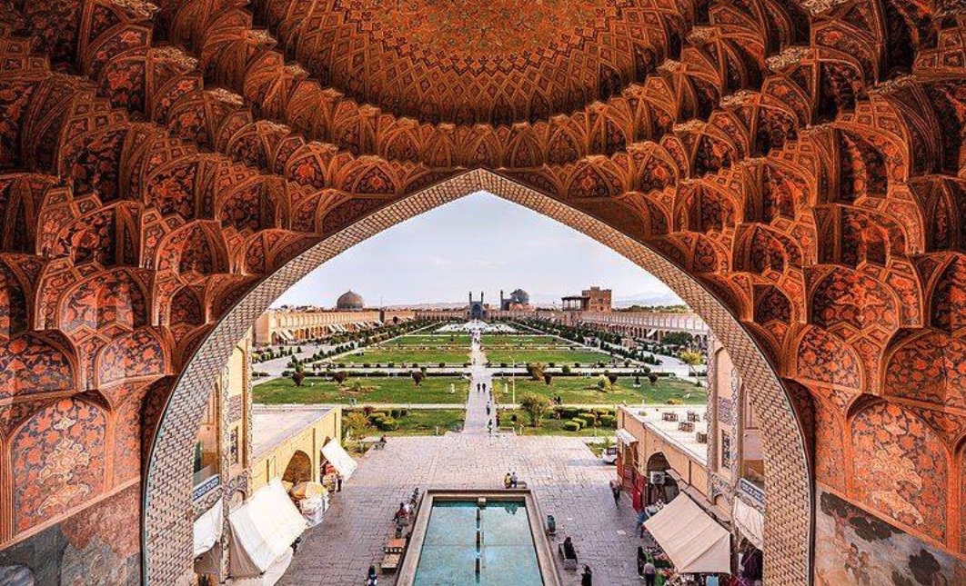 Naqsh-e Jahan Square_examples of commons